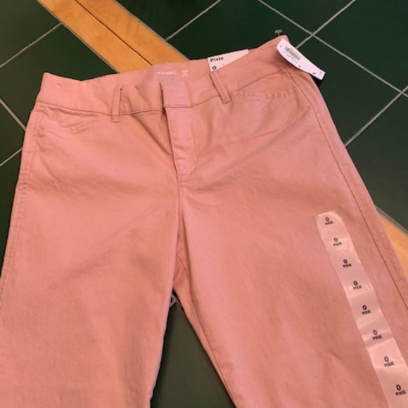 Old Navy Pants - old navy capri pants size 0 new w/tags